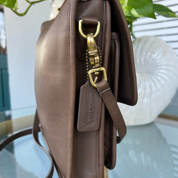 Vintage Coach #5130 Station Bag in Rare "Taupe" Leather - Picture 4 of 10